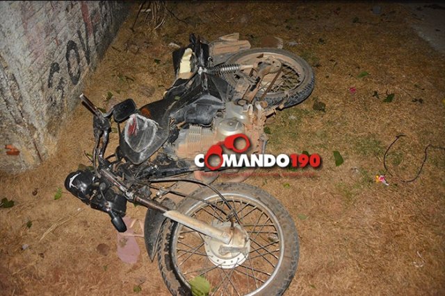 Ji Paran Adolescentes Roubam Motocicleta E Na Fuga Batem Em Poste