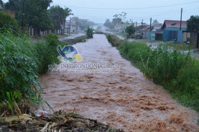 Rolim De Moura Forte Chuva Provoca Alagamentos Em Bairros Alerta Rolim