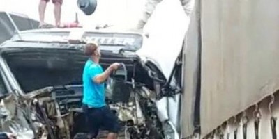 Acidente entre Jaru e Ariquemes envolve 4 caminhões na BR 364 e deixa motorista gravemente ferido - vídeo