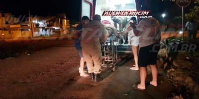 Motociclista é socorrido em estado grave após passar sobre quebra-molas e sofrer queda na Avenida João Pessoa, em Rolim de Moura – Vídeo 