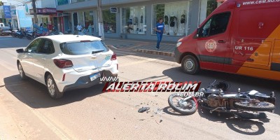 Adolescente foi socorrido após bater moto na traseira de carro, em Rolim de Moura 