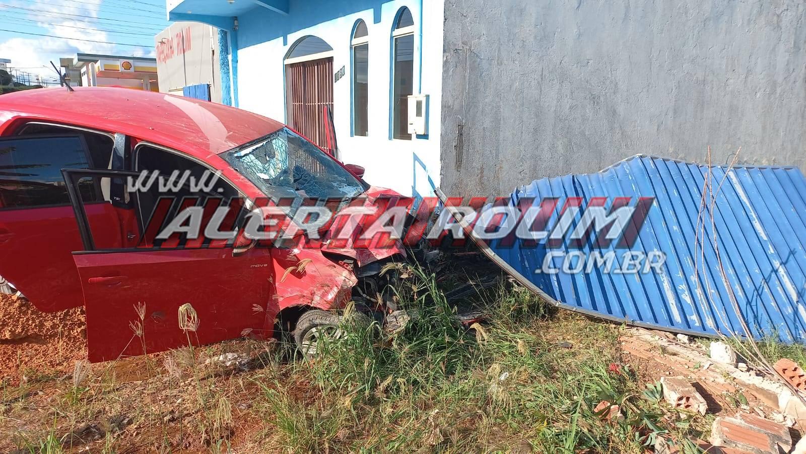 Enquanto Fugia Da Pm Motorista Perdeu Controle Da Direção Do Carro E